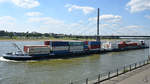 Der mit Containern beladene Schubverband  Quinto  (02324438) und  Nomadisch-II  (02331833) auf dem Rhein.