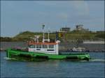 Das Begleitschiff des Schleppverbandes fhrt aus dem Hafen von Oostende aus und macht sich auf den Heimweg nach Zeebrugge.