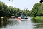 Schubboot BIZON-0-82 (08356026 , 20,01 x 8,24m) hatte am 20.07.2020 den ersten von zwei Leichtern in Kleinmachnow/Teltowkanal zu Tal geschleust , koppelte diesen ab und mußte nun wieder zurück zum Oberwasser um den zweiten Leichter zu holen.