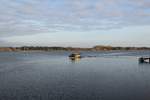 Blick von der Seegartenbrücke zwischen Kirchmöser-West und Plaue auf den Plauer See am 24.11.2020. Das Schubboot  BIRK.B  (05801510 , 21,65 x 8,17m) fuhr Richtung Wendsee / Schleuse Wusterwitz.