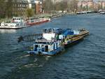 SB Dosse (05612730 , 10,73 x 5,10m) schob am 10.04.2018 zwei Arbeits-Leichter (05601730 + 05610260) auf der Havel in Berlin-Spandau zu Berg.