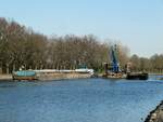 Der Schubverband mit Schubboot SSS Edlena (05502240) passierte am 23.03.2020 eine Wasserbaustelle im Sacrow-Paretzer-Kanal / UHW Höhe Schlänitzsee / km 27 zu Tal.