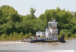 Schubschiff  General  unterwegs auf den Mississippi River nahe Vicksburg, Mississippi / USA am 22.