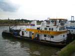 Das Schubschiff Victor MILLET im Hafen von Ruhrort.Rechts daneben ist  das Schubschiff LEHNKERING 16 zu erkennen.Das Foto enstand am 9.7.2009.