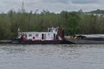 MOVER 3, ENI 02323673, L 16,50 m, B 8,20 m, hat den Leichter Antwerpia 55, zum Anleger von Euroports auf dem Albertkanal geschoben.