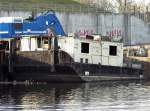 Schubboot TR-505 am 19.02.07 in Berlin Baumschulenweg. Da hatte wohl jemand mal groes vor. Nach einem halben Jahr war der Schuber wieder weg.