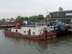 Das Schubboot Avanti(Ex 2626 der DBR) an Land sowie die Schubboote Helena L(ex 2621 der DBR) und Argo(ex 2628 der DBR) am 03.06.06 in Genthin.
