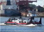 31.8.10 in Hamburg: SSS 2707 ist ein Schubschiff der Deutschen Binnenreederei.