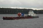 Auf dem Wolga-Ostsee-Kanal bei Kurdjug / Russland kam uns ein Schubschiff mit Spezialfracht am 16.09.2010 entgegen.
