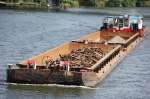 Hier kommt gerade ein Schubverband aus dem Berliner Nordhafen mit Metallschrott und Metallgranulat den Berlin-Spandauer-Schifffahrtskanal hinunter mit dem Schubschiff SCH 2406, 28.05.08.