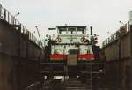 Schubboot 2508 der Binnenreederei im Sommer 1995 im Schwimmdock der Jhnk-Werft in Hamburg-Harburg.