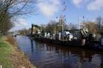 Dieser Schuber namens Hein ist in Wiesmoor beheimatet und gehrt zu dem Bauunternehmen Bohlen & Doyen. Dieses Foto zeigt ihn vor der Schleuse Oldenburg bei Baggerarbeiten. Geschoben wird er von dem Schubboot Edward. Aufgenommen am 01.04.2009
