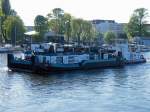 Schubboot EDO (ex 2603 der Binnenreederei) der Berliner Ed-Line am 21.04.09 auf dem Weg zur Yachtwerft in Berlin Kpenick. Bei der versuchten Durchfahrt der Jannowitzbrcke in Berlin wurde das Stauerhausoberteil komplett abgefahren. Zur Werft wurde der EDO vom Schubboot 2230 der DBR AG geschoben.