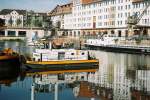 ex DBR - Schuber Poseidon im Hafen Bln-Tempelhof Eigner Fa Kemmer Bln  Baujahr 1981  Bauwwerft Yachtwerft Berlin  Lnge 10,56 m, Breite 5,03 m   dahinter das Eventschiff Alte Liebe Tempelhof MS