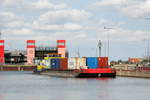 Schubboot RONJA (05802220 , 25,33 x 8,22m) am 25.09.2020 nach der Ausfahrt aus dem Osttrog des Schiffshebewerkes Scharnebeck / Elbe-Seitenkanal im Oberwasser.