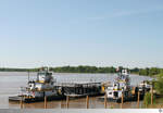 Die beiden Schubschiffe  Ergon  und  Scout  liegen in einen Hafen in Vicksburg, Mississippi / USA.