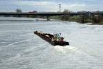 Schubboot TR-27 (09548028) schob am 13.03.2019 seinen Verband bei Hohenwarthe auf der Elbe zu Berg.