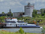 Hier zu sehen das Schubboot VEERLE (ENI: 04031700), welches Ende Mai 2025 den Rhein bei Duisburg befuhr.