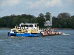 TMS Christian Burmester (04607920 , 85 x 9) am 15.04.2014 auf der Havel zw. Sacrow / Volkspark Glienicke und Pfaueninsel zu Berg. Im Hintergrund das Schloß Pfaueninsel. 