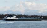 Das deutsche Tankschiff  Drobeta  (ex  Daphne , ex  Jean ) oberhalb der Schleuse Vogelgrn im Rhein-Seiten-Kanal. Am Heck sieht man das franzsische Gendarmerie-Boot  Alsace G-7901  bei der Kontrolle des Tankers. In Hintergrund der Schneebedeckte Schauinsland, der Hausberg von Freiburg. 13.02.2009