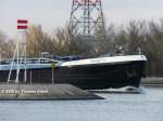 Das deutsche Tankschiff  Drobeta  (ex  Daphne , ex  Jean ) beim verlassen vom oberen Vorhafen der Schleuse Vogelgrn im Rhein-Seiten-Kanal. 13.02.2009