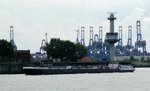 TMS Dettmer Tank 47 (04012440 , 86 x 9,50m) mußte am 17.06.2016 Höhe Köhlbrand / Norderelbe im Hafen Hamburg stoppen bis die QM2 in den Vorhafen / Kaiser-Wilhelm-Hafen eingefahren war.