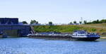 TMS Europa, ENI 04809120, fährt rheinaufwärts in die Schleuse Vogelgrün/Elsaß, Juni 2025