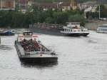 TMS Frankenland (04500950 , 110 x 9,5m) begegnete am 30.07.2013 im Unterwasser der Main-Schleuse Würzburg dem TMS Thüringen (04503620).