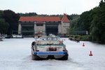 TMS Hermann Burmester (08043013 , 80 x 9m) näherte sich am 04.07.2016 im Teltowkanal (Tek) auf Talfahrt der Schleuse Kleinmachnow.