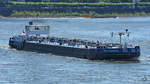 Das Tankmotorschiff  Hedy Jaegers  (02335753) auf dem Rhein. (Düsseldorf, Juni 2018)