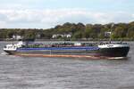 Binnentankschiff LINA (ENI 02339102); Datum: 26.04.2026; Aufnahmeort: Elbe/Hafen Hamburg, Deutschland.