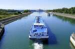 TMS Mart, ENI 02335987, verläßt die Schleuse Vogelgrün/Elsaß rheinabwärts, Juli 2025