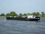 Heckansicht vom TMS Navio (04005120 , 85 x 9) auf der Elbe bei Tangermünde zu Tal.