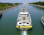 TMS Oranje Nassau, ENI 02327060, verläßt die Schleuse Vogelgrün/Elsaß rheinabwärts, Aug.2025