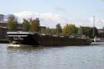 Das Tankschiff Elan aus Hamburg auf dem Mittellandkanal am Nordhafen Hannover. Am 12.Okt.2009