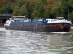 Der Tanker Alina oberhalb der Schleuse Anderten bei Hannover. Im September 2009.