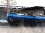 Der Bug der RCKWARTH 9. Die Luft ber dem Mittellandkanl war klter als das Wasser. Am 19.Dezember 2009.