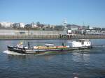 Hamburg a 12.3.07 - TMS 26 bewegt sich elbabwrts. Ob die Fsser noch in den Shell Farben angemalt sind?