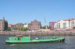 Hamburg a 6.9.05 - BP 45 manvriert i hamb. Hafen, Hhe Fischmarkt.