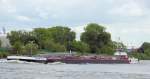 Hamburg am 25.5.10 - DETTMER TANK 136 verlsst den Khlfleet und wird gleich die Lotsenstation am Bubendeyufer umrunden. 