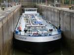 TMS Viking Drakar  ENI 02330635 - L 85m - B 9.60m - Tg 3.00m - T 1565. / Gemeldet in Papendrecht NL. In der Schleuse Gleesen am 18.02.2009.