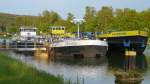 Die Tankschiffe Christina und Asterode whrend der Sonntagspause im Oberwasser der Schleeuse Bevergern am 23.05.2010.