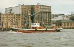 Hamburg, 1992 - Das Wasserschiff HADERSLEBEN hat HaroS schon gezeigt, hier noch mal vor dem alten Malzspeicher, der damals noch nicht umgebaut war.