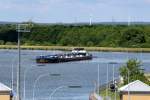 TMS Regina-W (05101050 , 80 x 9) kommt am 16.05.2014 von der Trogbrücke (MLK über der Elbe) und biegt nach Backbord zur Schleuse Rothensee ab.