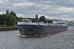 TMS RIVA, ENI 02333491, L 110 m, B 11,40 m, 2505t, gemeldet in Vreeswijk (NL), gesehen auf dem Albertkanal zu Tal fahrend.