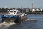 Binnentankschiff RENATA REICH (ENI 04814250); Datum: 12.08.2026; Aufnahmeort: Elbe/Hafen Hamburg, Deutschland.