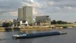 Tankmotorschiff  Servus  auf dem Rhein in Kln in Richtung Dsseldorf am Abend des 3.8.2012.