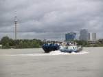 Das Schiff sura mit schubverband Duisburg beim Wende am Wiener Handelskai am 16.08.2008