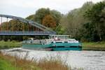 TMS  STEINBURG  (04812070 , 86 x 9,60m) war am 04.10.2021 im Sacrow-Paretzer-Kanal /  UNTERE HAVEL-WASSERSTRASSE  Höhe km 26 / Marquardt auf Bergfahrt nach Berlin.