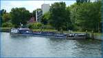 MS VIORICA, ein Tankschiff, liegt hier im Unterhafen in Berlin Spandau am Ufer der Havel, südlich der Schulenburg Brücke, im Tankschiffhafen. (IMO Nr.04801090; MMSI 211183840). Länge:84,85m, Breite:9,50m. Foto:17.08.2014 